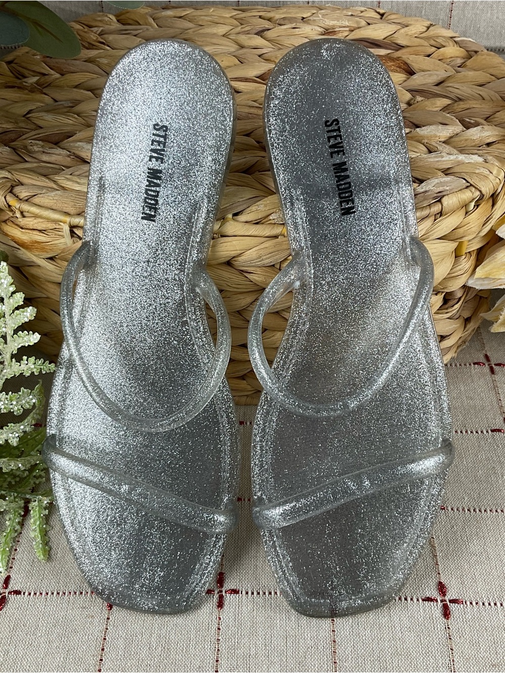 Set of 2 Steve Madden “PIKE” Jelly Flip Flop Sandals Size 6 Pink & Silver New - Picture 4 of 5